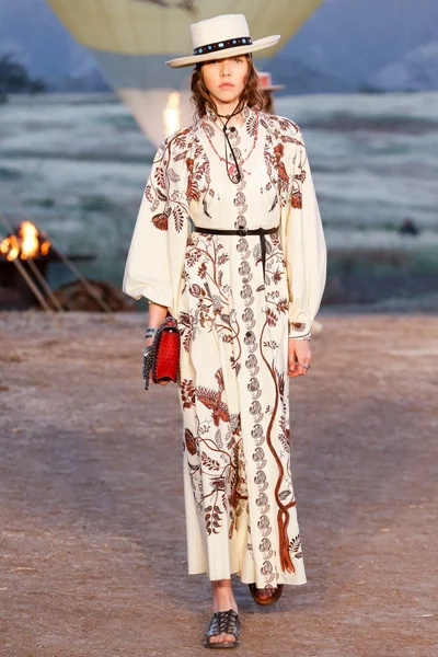 Look 15